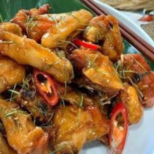 Gà trống thiến chiên mắm 