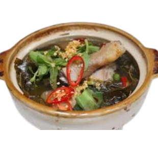 Canh gà trống thiến lá giang